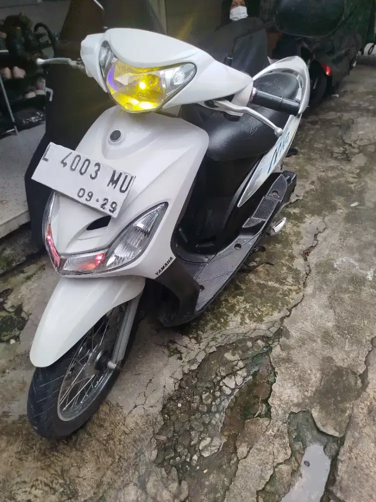 Jual yamaha MIO putih th 2009 6 jt nego