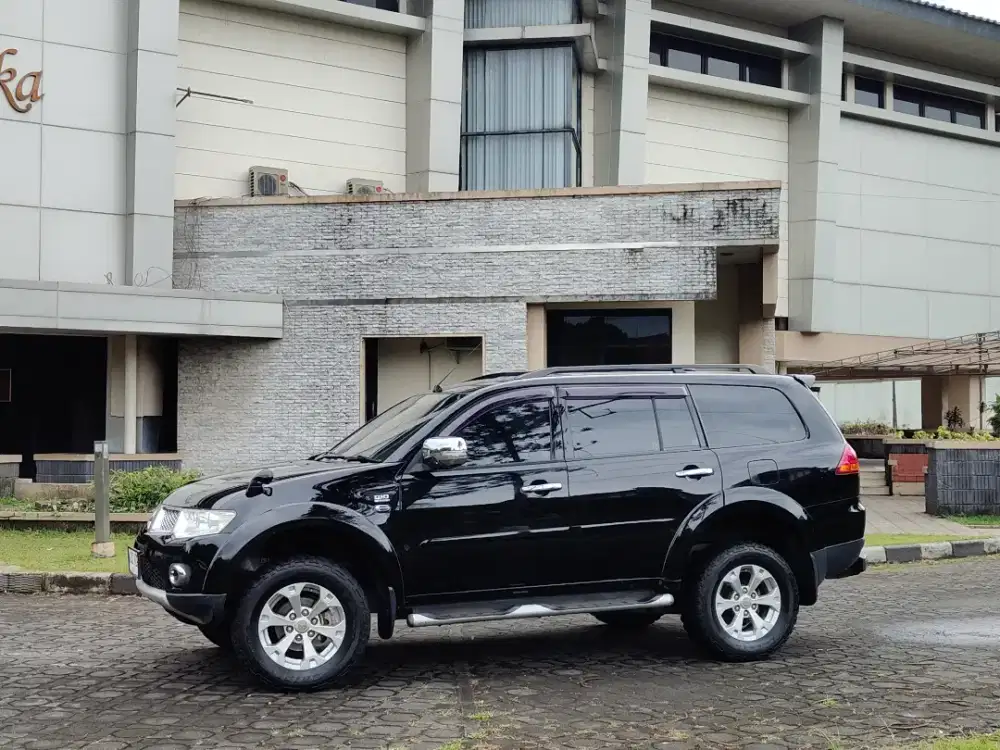 Pajero Dakar 4x4 2012 AT Hitam Bandung Asli Perorangan