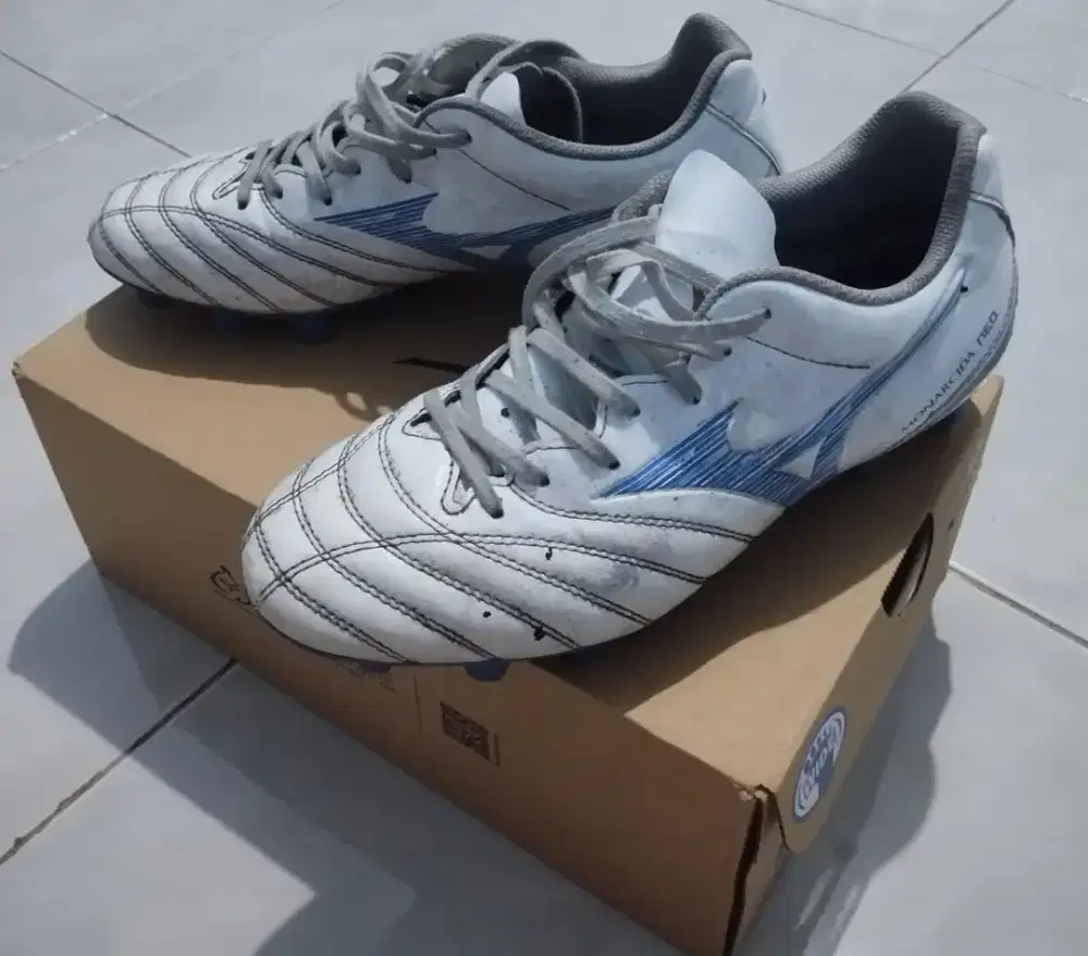 Jual sepatu bola Mizuno pemakaian baru 1 bulan..