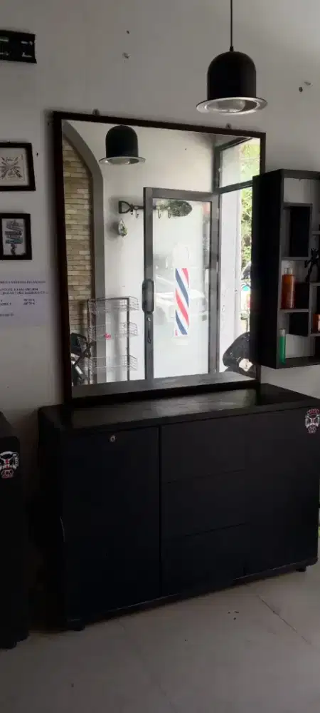 Meja cukur masih oke