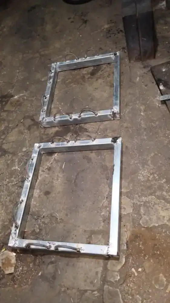 Keranjang untuk bawa galon