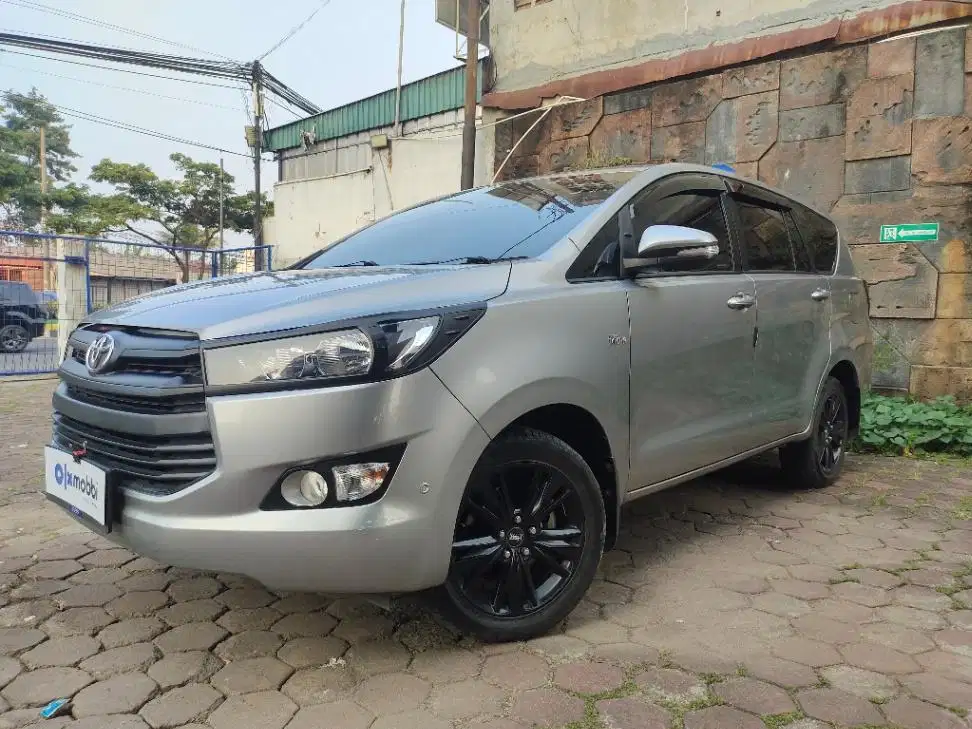 DP MURAH Toyota Kijang Innova 2.0 V Bensin-MT 2016 Silver C0PJE
