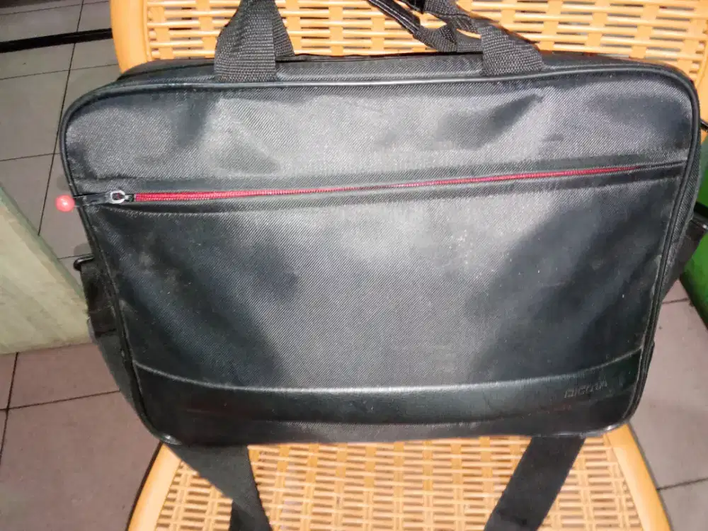 Bekas terasa baru tas laptop