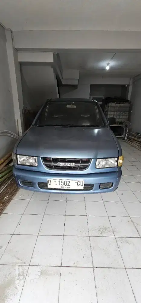 Isuzu Phanther LV MT 2003