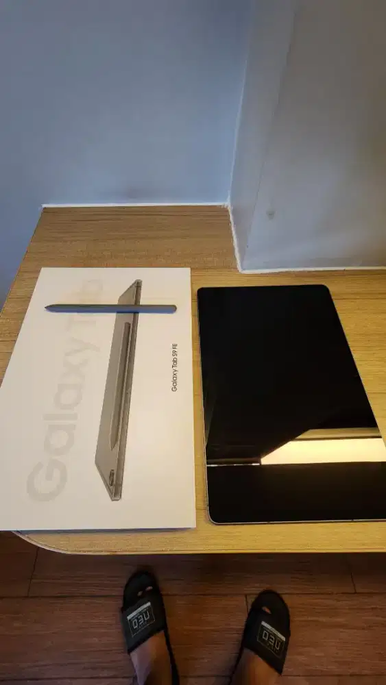 Samsung Galaxy Tab S9 FE 5G + Keyboard Samsung + Mouse Logitech