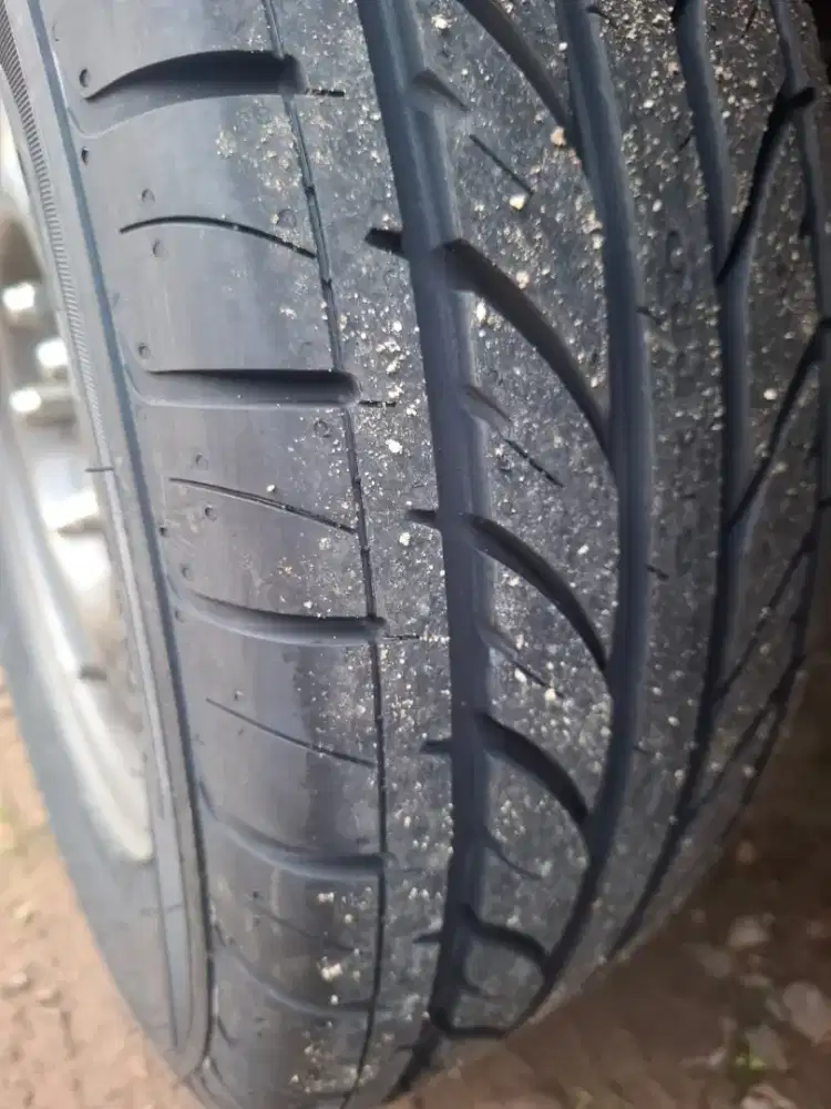 Jual ban second 97% plus velg