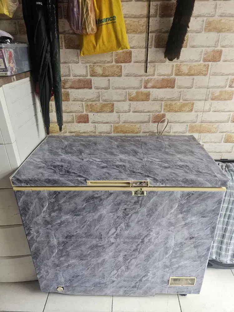 Dijual Frezzer GEA kondisi sangat normal wajib punya