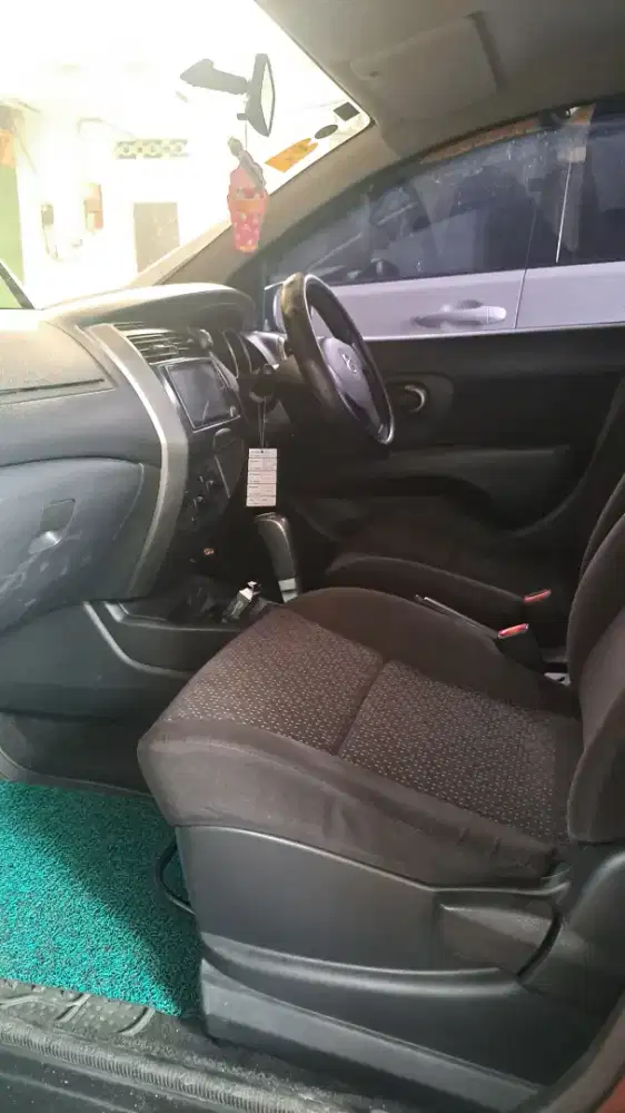 Dijual Grand Livina 1.5 AT 2011