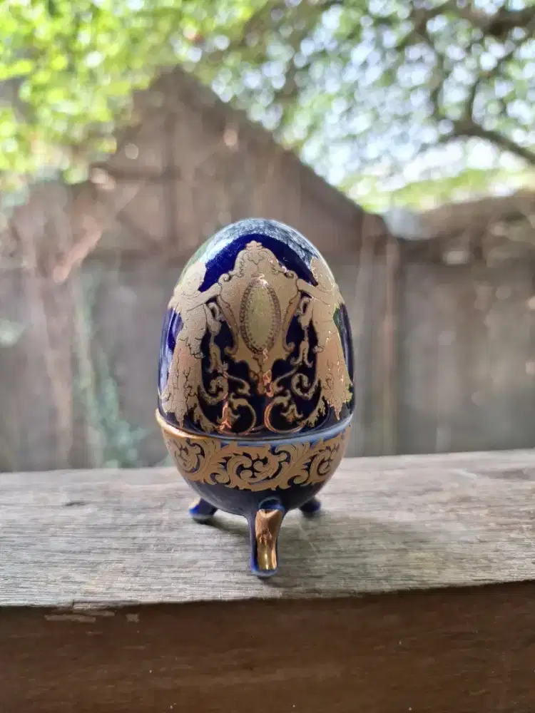 Tempat perhiasan Cobalt Blue Egg Trinket Box or Limoges Porcelain Egg