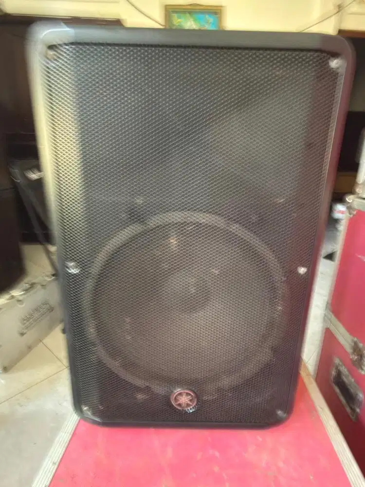 SPEAKER Yamaha DBR 15