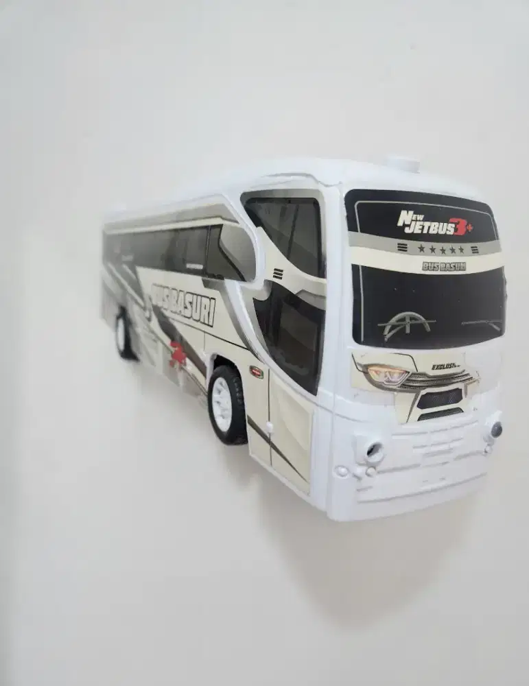 Bus basuri kelap kelip