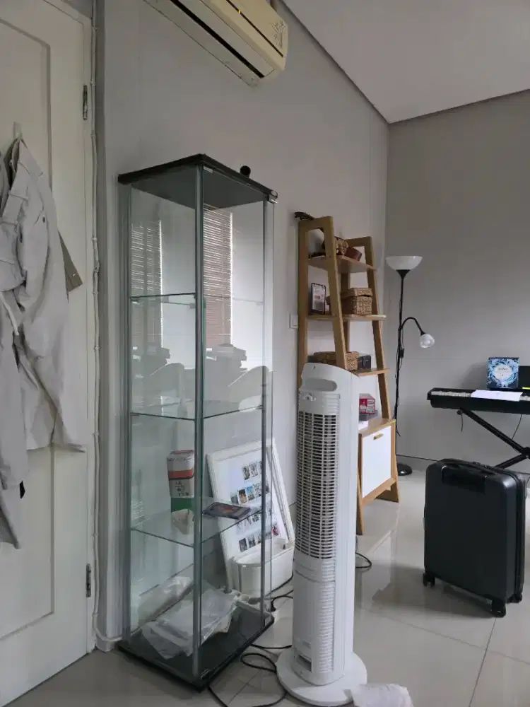 Lemari kaca informa 4 layer