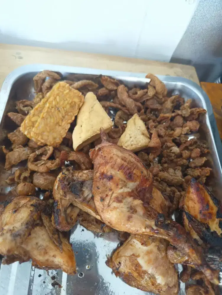 Dicari karyawan Wanita untuk Warung makan ayam asap goreng