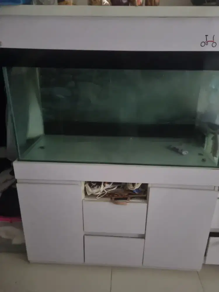 Aquarium plus lemari