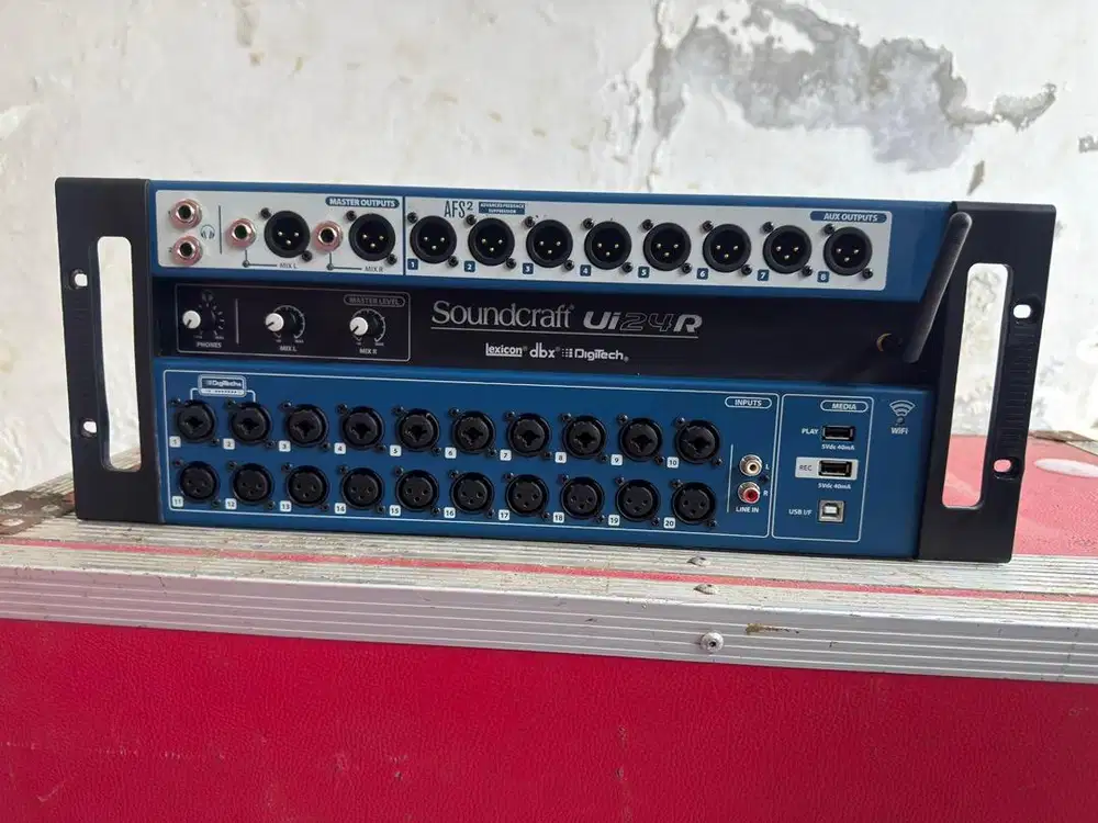 Mixer Soundcraft UI24R