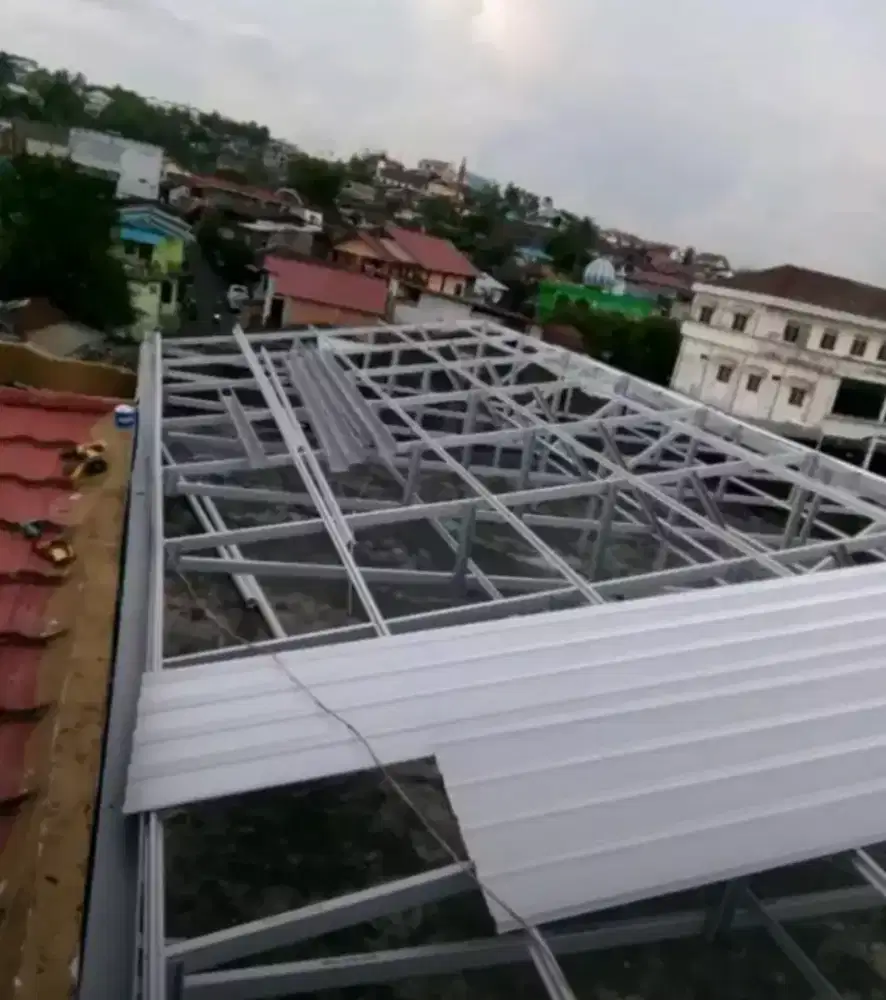 Pasang baja ringan atap spandek