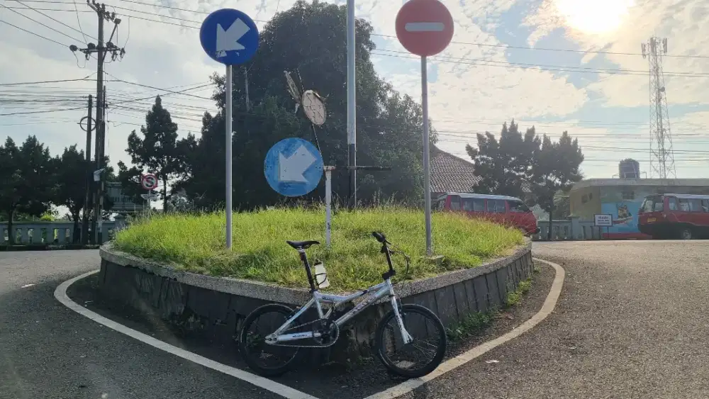 Dijual Sepeda BMX Haro SR Full Alloy Race Touring Shimano Maxxis Sinz