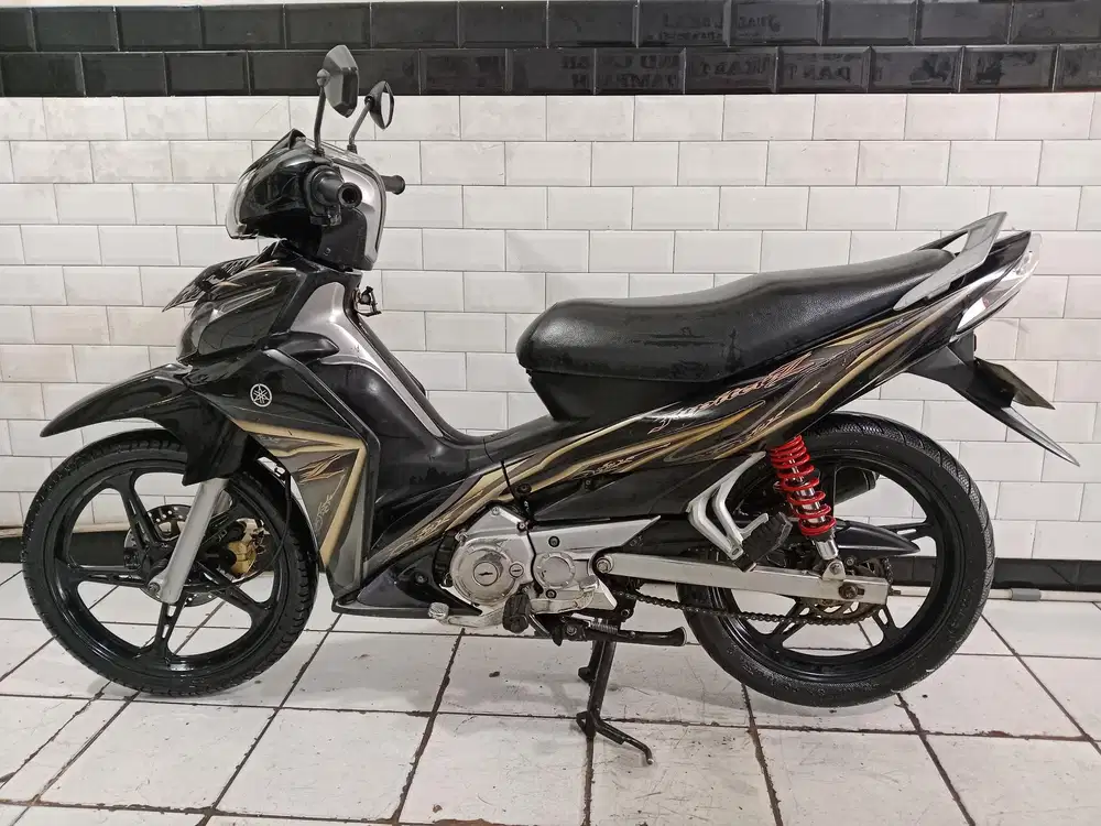 Dijual cepat Jupiter Z 2010 orisinil cakep