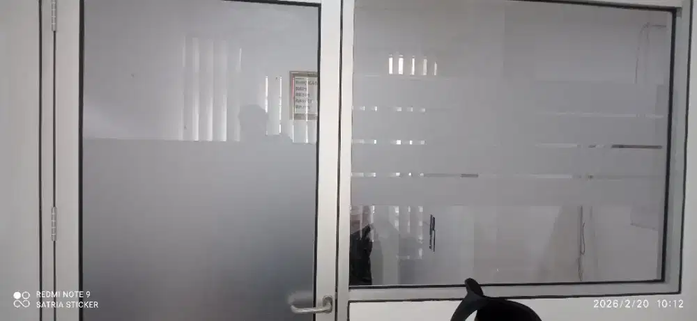 Kaca Film sandblast kacafilm stiker buram sekat kantor panggilan jogja