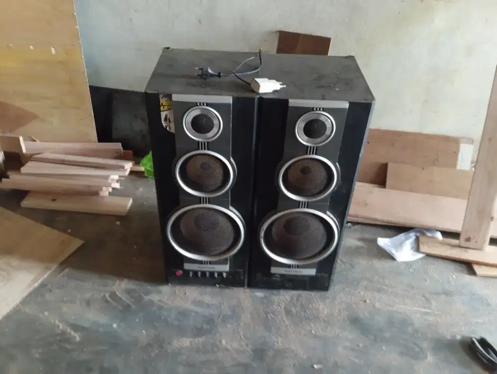 Speaker aktif merk polytron