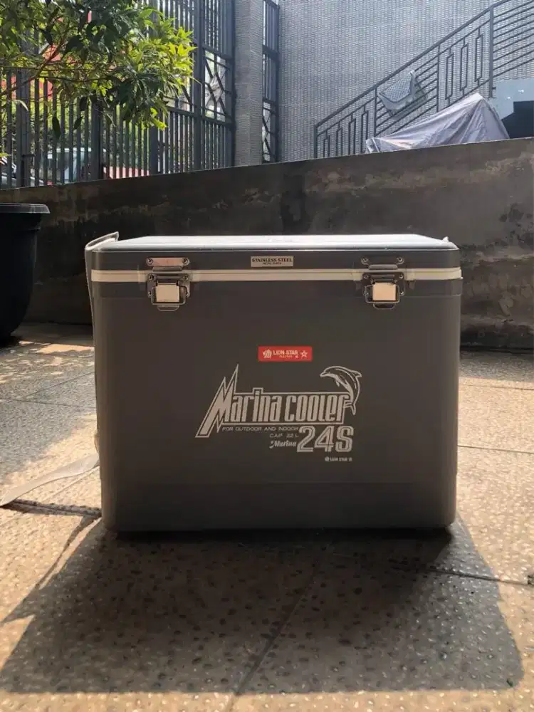 Ice Box Marina Cooler 24s (Bos Es Batu)