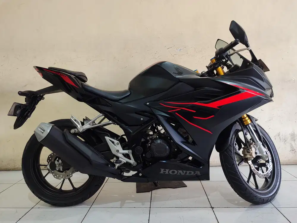 CBR 150R 2021 istimewa mulus terawat siap pakai...