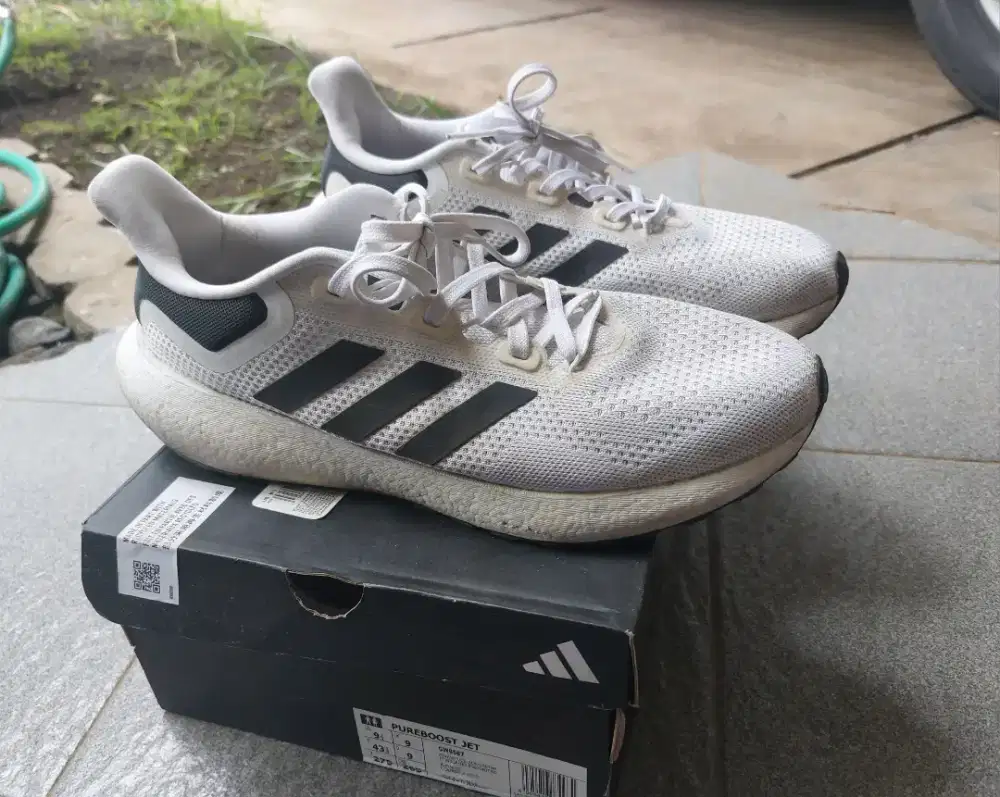 Adidas Pureboost pria ukuran 9 atau 43