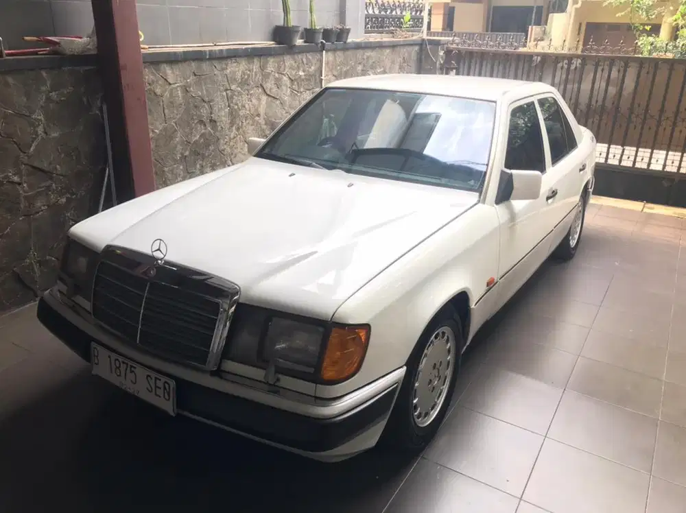 Mercedes-Benz E230 1991 Bensin