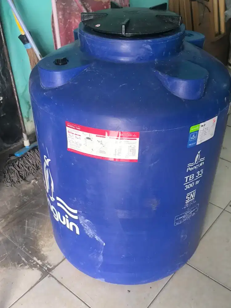 Toren air/tangki air penguin 300 l