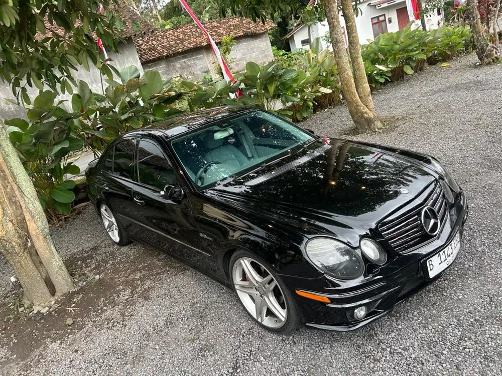 Mercedes Benz W211 E240 Avantgarde panoramic sunroof thn 2004 bstt HD
