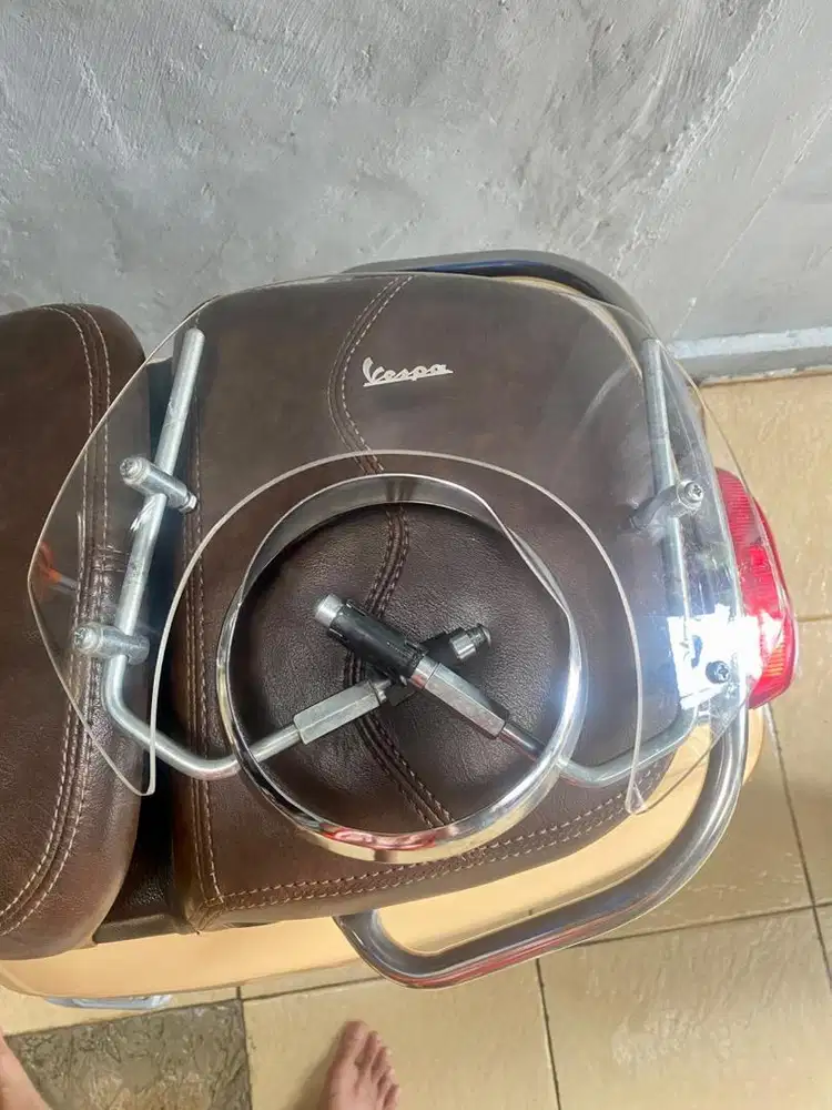 Windshield/Flyscreen & Pet Lampu - Vespa LX