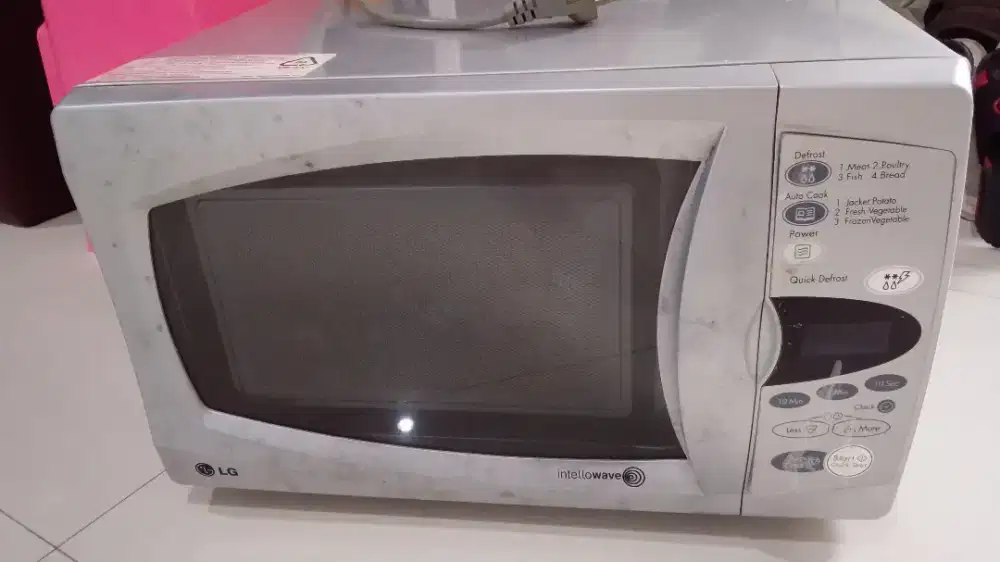 Microwave pemanas makanan LG