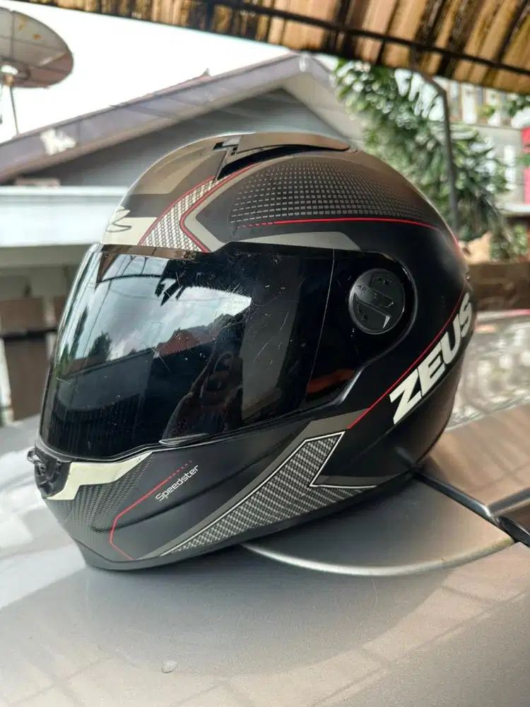 Jual Helm Full Face merk Zeus (Original)