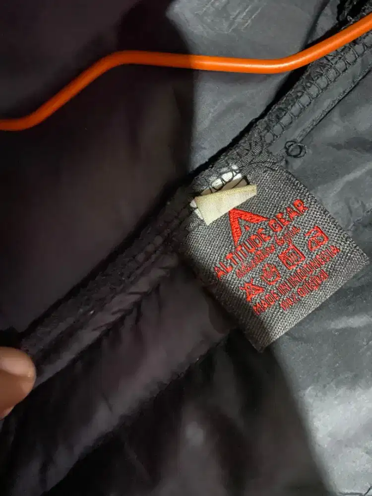 Jaket gunung pria tebal