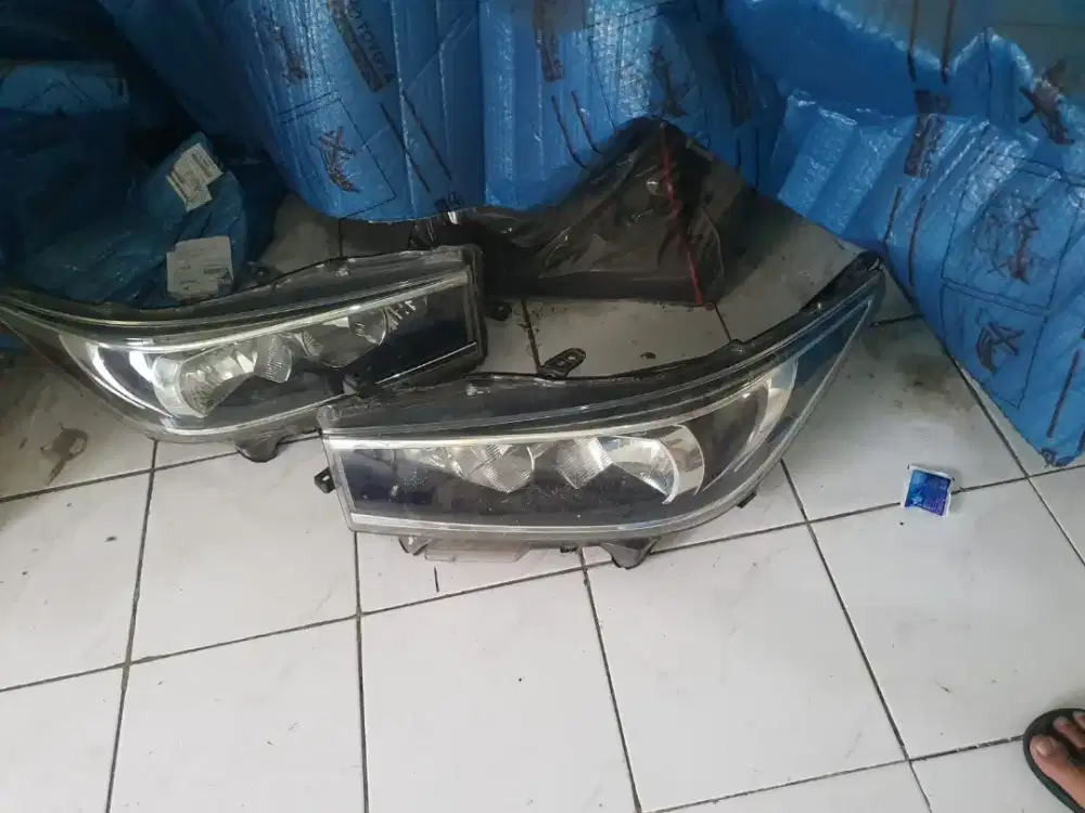 Sparepart Bekas mobil Inova Reborn