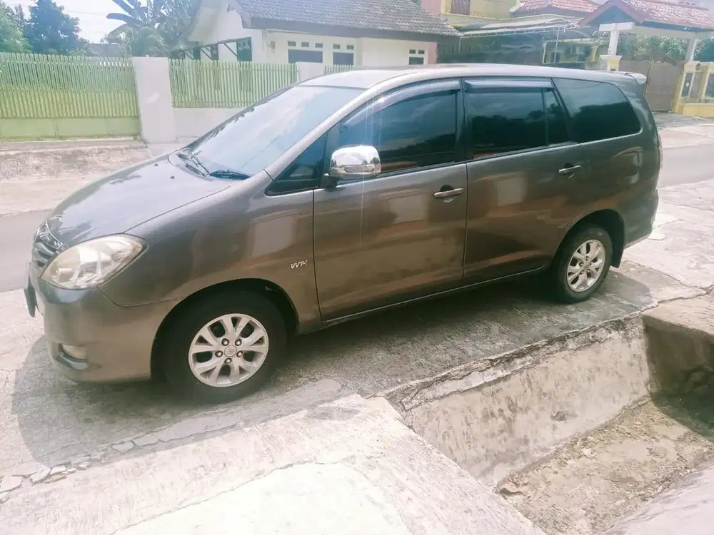 Dijual mobil kijang innova th 2009 mulus terawat