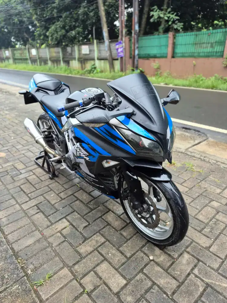 Dijual Kawasaki Ninja 250 FI 2015 pajak hidup KM low