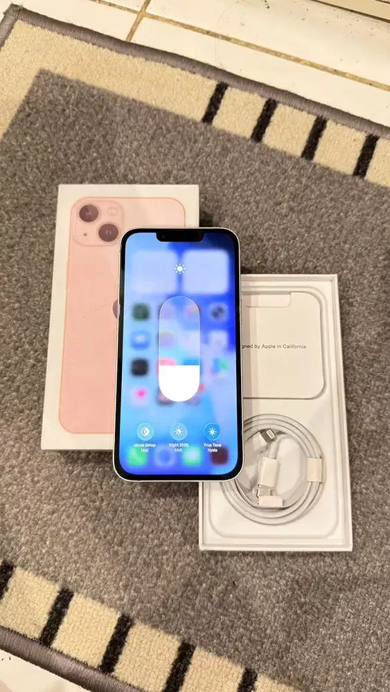 Dijual Iphone 13 Pink 128GB Mulus Lengkap Terdaftar