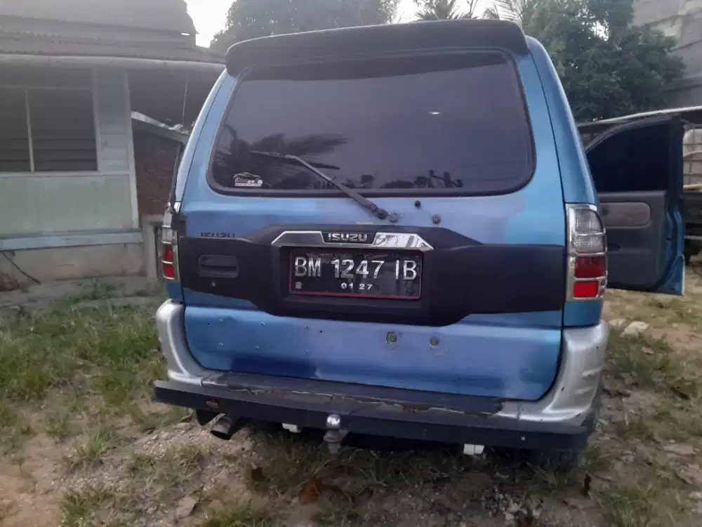 Isuzu Panther Touring 2001