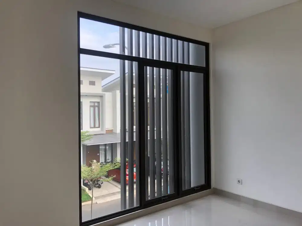 Disewakan Rumah Lebar 10 Posisi Depan Taman & Dekat Club House Jgc, Cakung, Jakarta Timur, 015