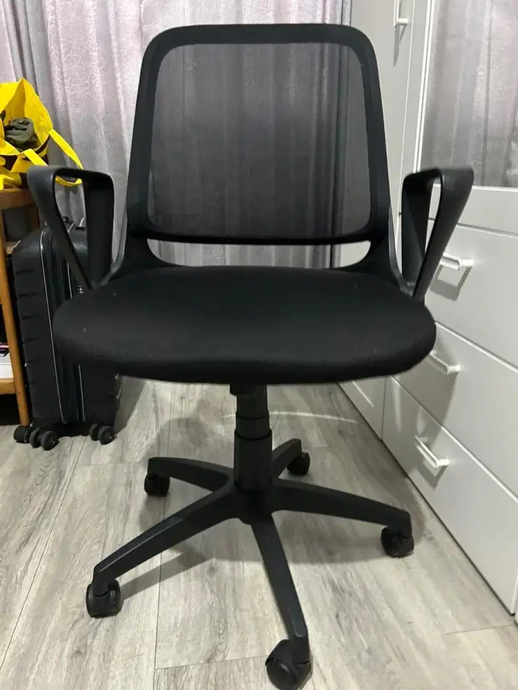 MERK INFORMA KURSI KANTOR / RUMAH KERJA BAGUS