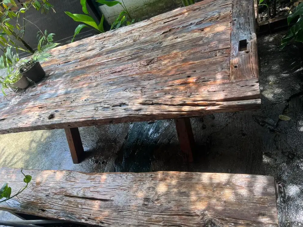 Meja makan jati fosil