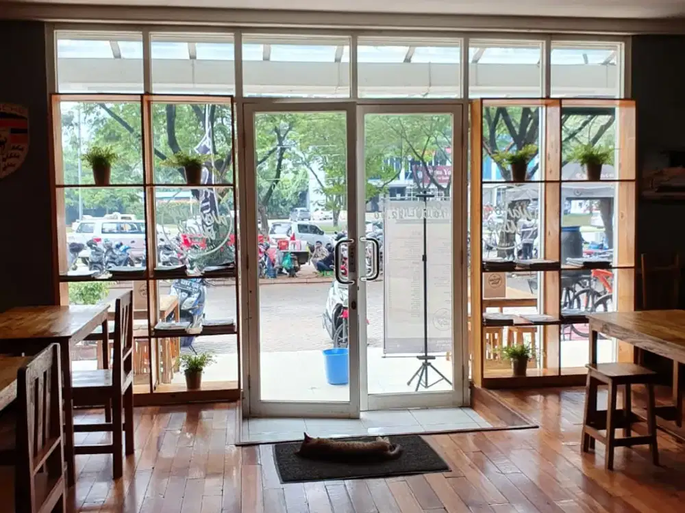 Dijual Ruko Tiga Lantai Di Emerald Evenue Bintaro Jaya Lokasi Strategis Cocok untuk berbagai jenis usaha Ideal untuk minimarket, kafe, restoran, kanto