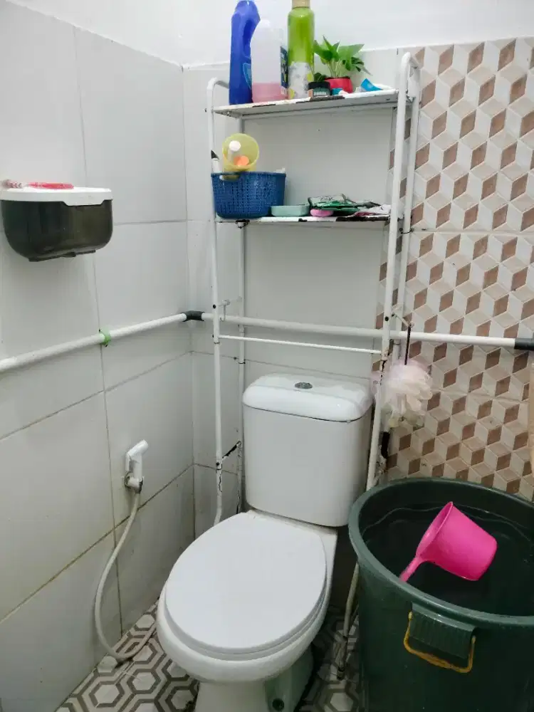 SALON KAMAR MANDI TOILET