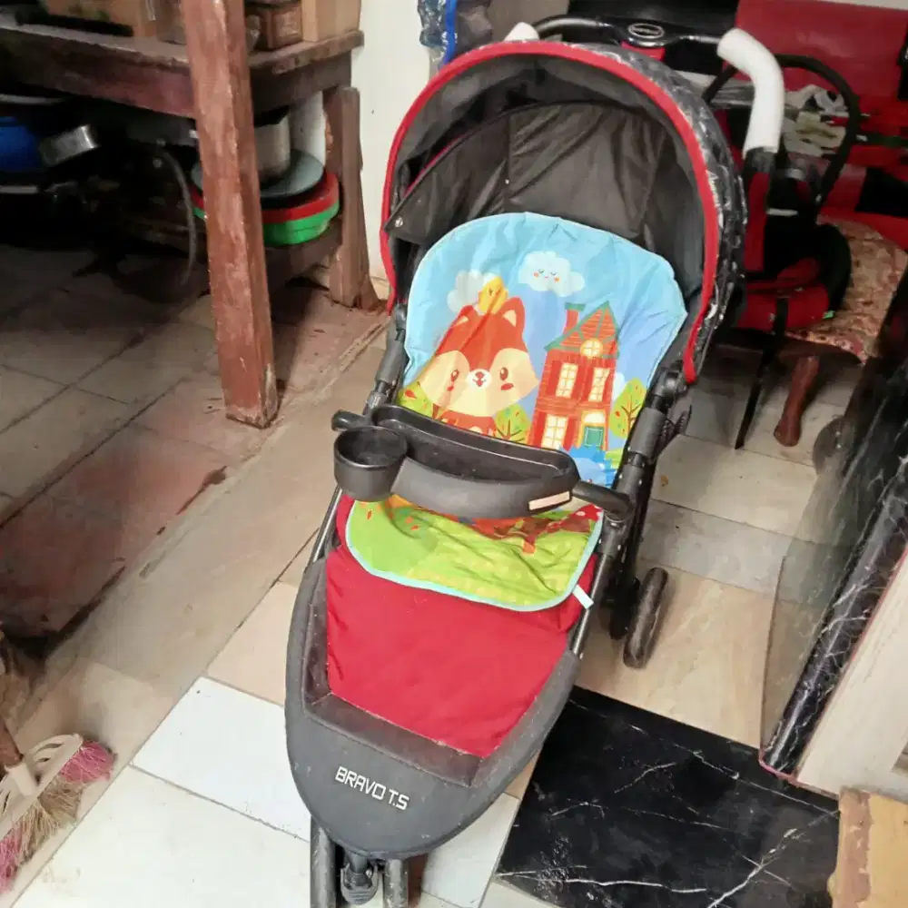 Dijual stroler & tv pemakaian tangan pertama beli dari baru