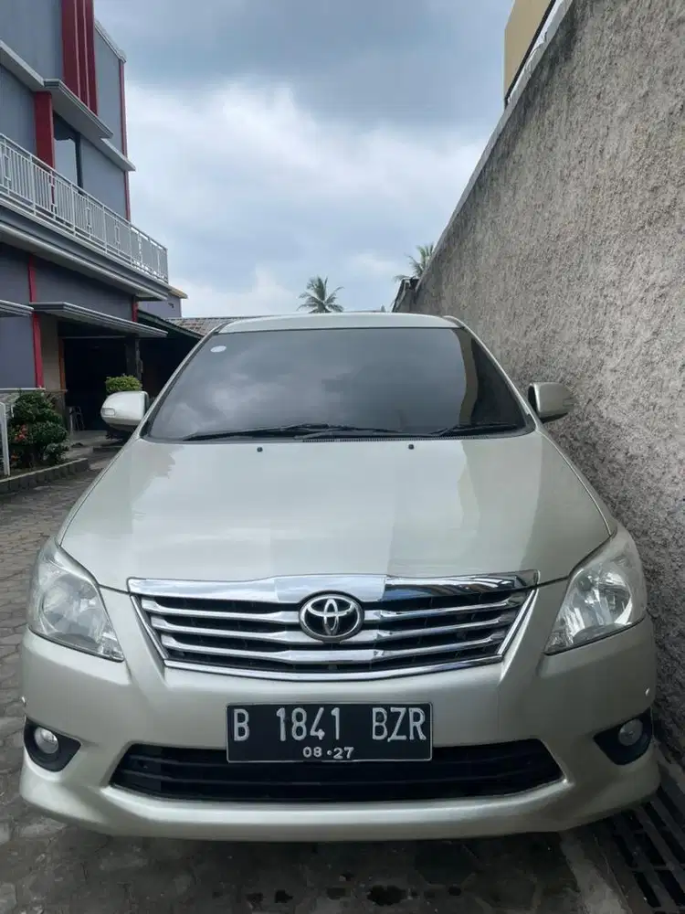 Toyota Kijang Innova V matic