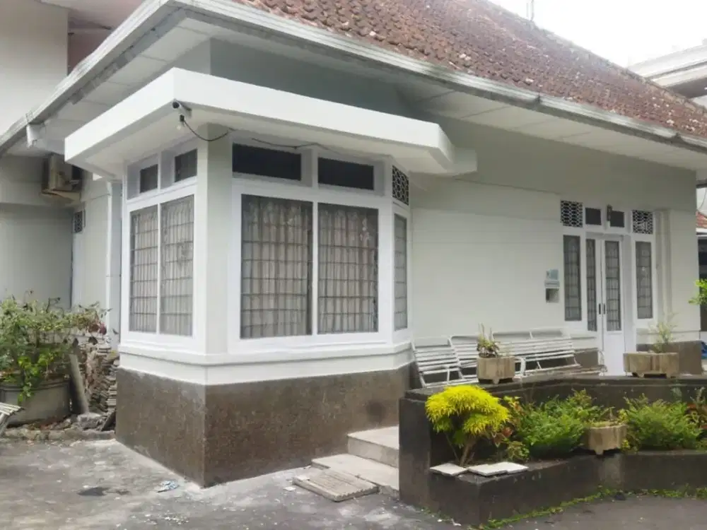 DIJUAL SEGERA Rumah Vintage Super Strategis Nol Jalan Raya Ijen Malang