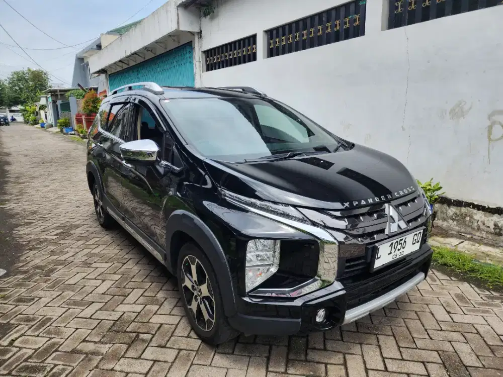 Xpander Cross Premium 2022 Matic Hitam Low Km