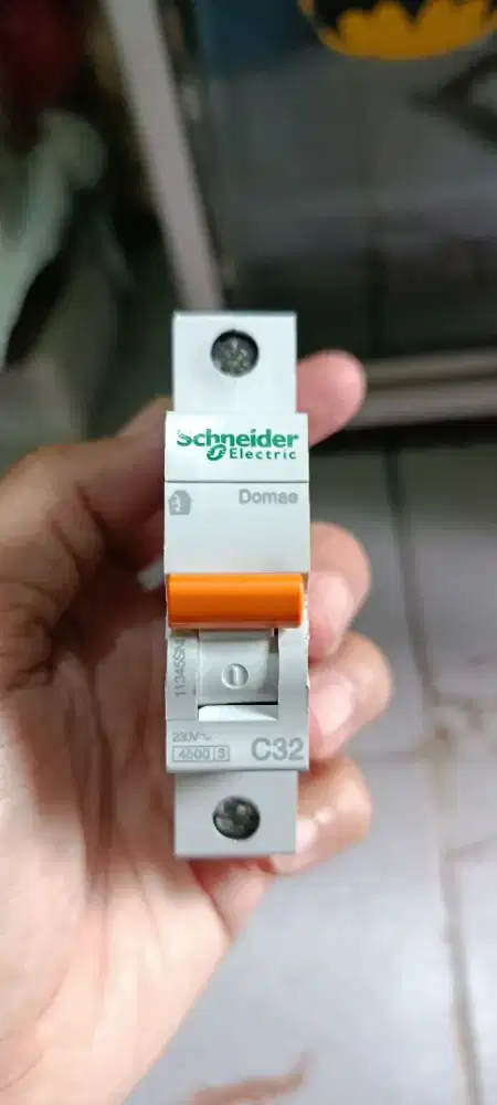 Mcb Schneider 32 Amp Ori