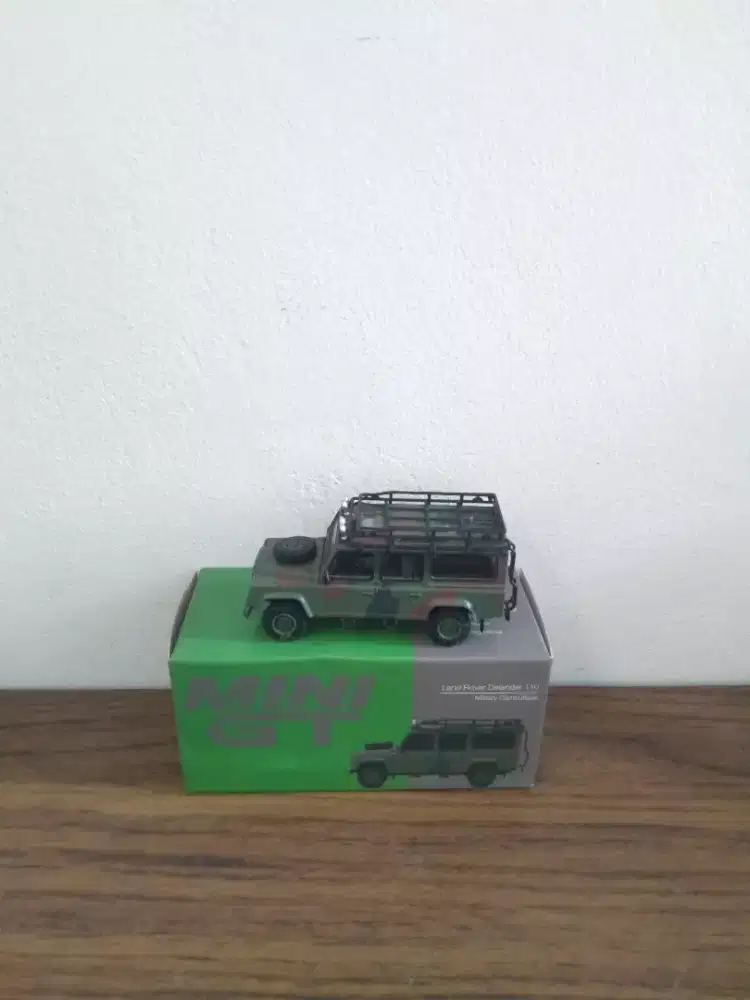 Mini GT - Land Rover Defender - Military Camouflage